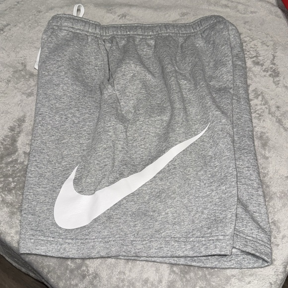 Nike Shorts (Large) - Picture 3 of 4